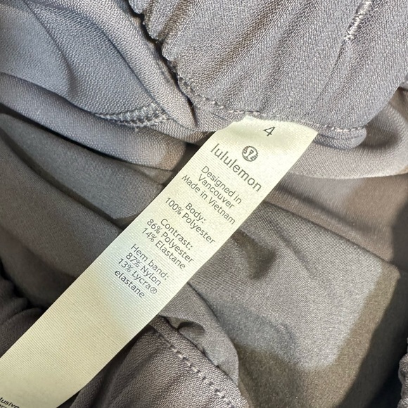 Lululemon On the Right Track Pant EUC Size 4 - Picture 7 of 8